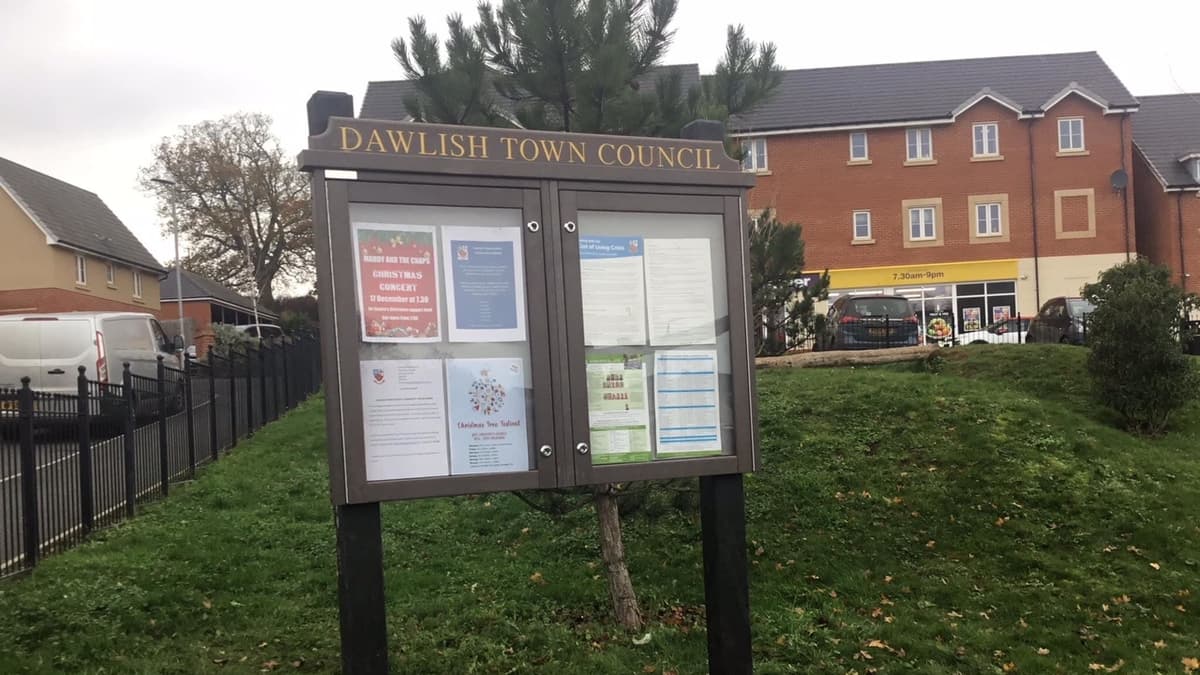 Community notice boards go up in Dawlish dawlishtoday.co.uk